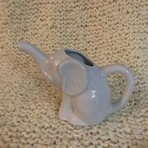 Abbott elephant mini creamer.